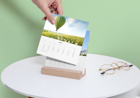 Calendário de secretária com suporte de madeira — personalizado personalizado — The Cat's